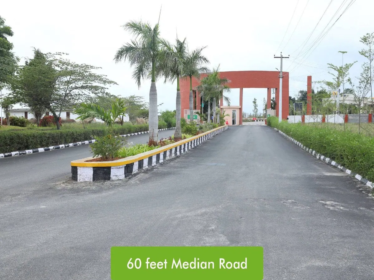60 feet median road at Sai Srushti Sangamam